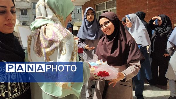 جشن روز معلم دبیرستان شهیده محبوبه دانش 