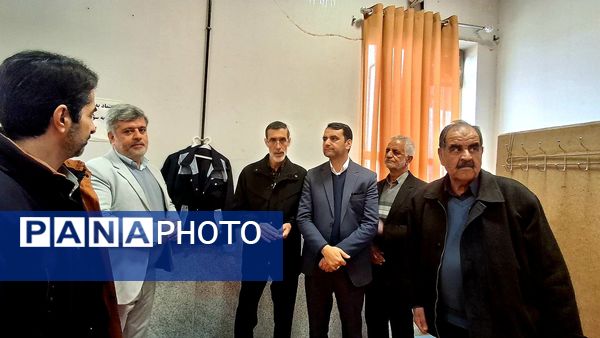 بازدید مسئولان و دانش‌آموزان از نمایشگاه دستاوردهای هنرستان بنت‌الهدی صدر