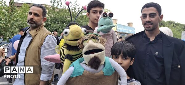 تهران غرق در شادی کودکان؛ این‌بار دانش‌آموزخبرنگار پانا، سوژه خبر شد
