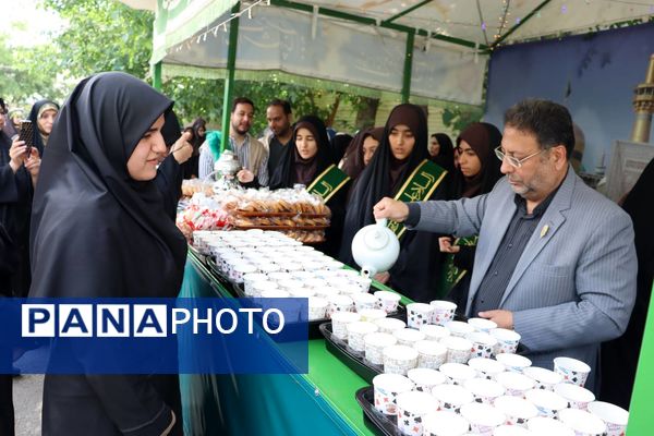 افتتاح چایخانه‌ای برای ادای احترام به حضرت رضا(ع) در دبیرستان دخترانه مطهره منطقه ۱۴