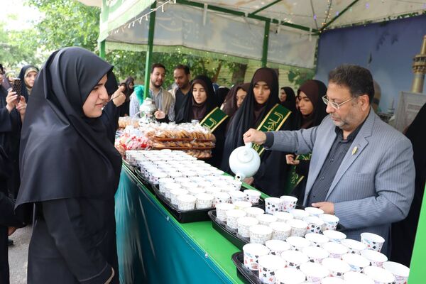 افتتاح چایخانه‌ای برای ادای احترام به حضرت رضا(ع) در دبیرستان دخترانه مطهره منطقه ۱۴