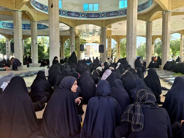 مراسم دعای روز عرفه در شهرستان بروجن 