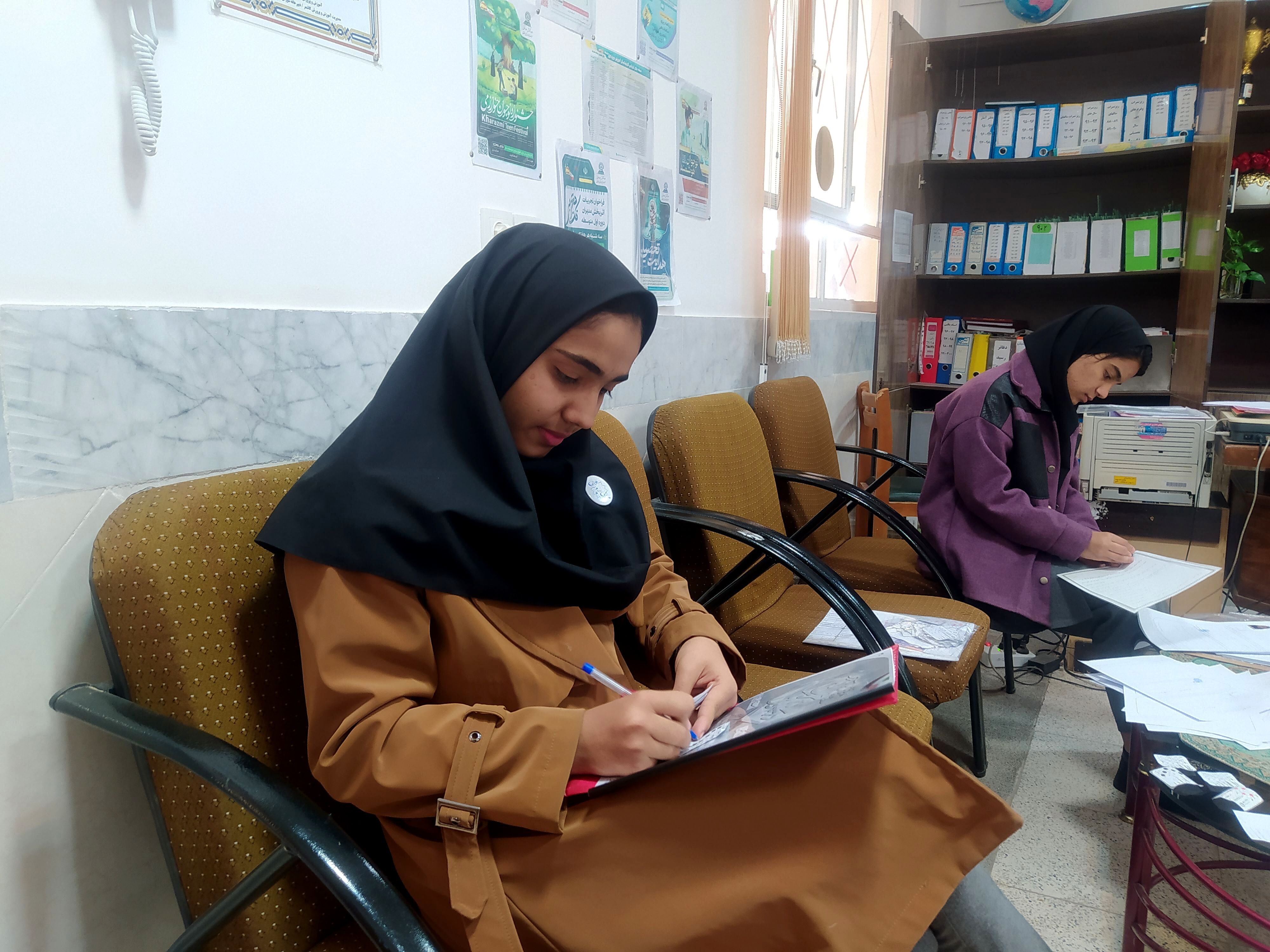 اجرای طرح مدادم در دبیرستان دخترانه امید 