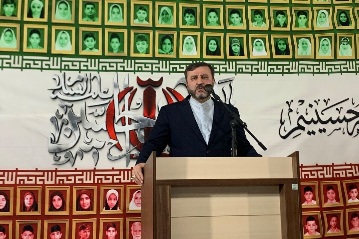 بازدید غریب‌آبادی از مدرسه شجره طیبه میناب؛ پیگیری حقوقی این جنایت با جدیت در محاکم خارجی دنبال می‌شود