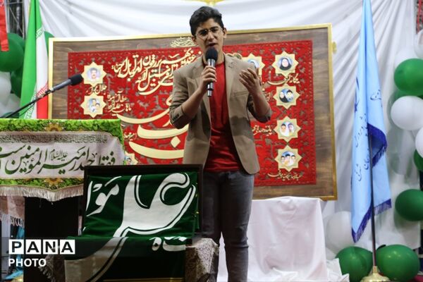 جلوه‌گری ارادت حیدری غدیرخم در غرفه آموزش و پرورش تبریز
