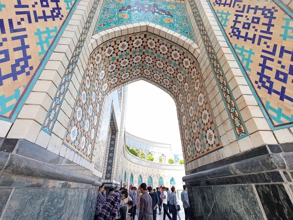 اجتماع 5 هزار نفری نوجوانان دانش آموز در حرم مطهر رضوی 