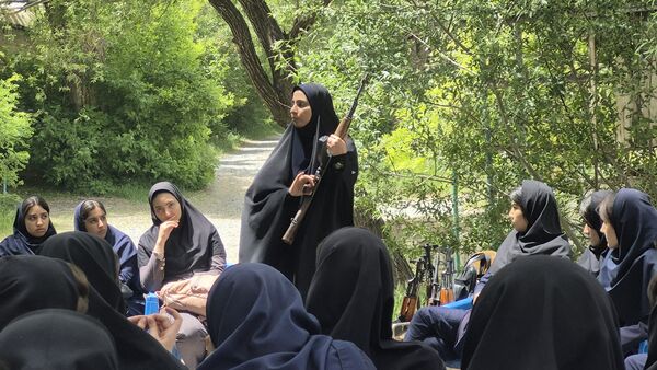برگزاری اردوی عملی درس آمادگی دفاعی دانش‌آموزان در اردوگاه پنجعلی شازند