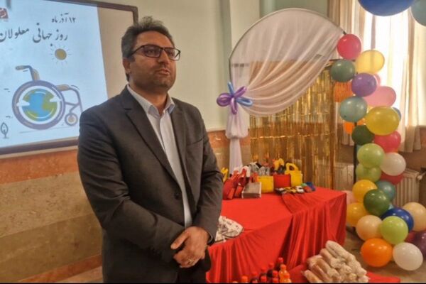 گرامیداشت روز جهانی معلولین در مدرسه استثنایی دخترانه شهدای تقی زاده ۳ کهریزک 