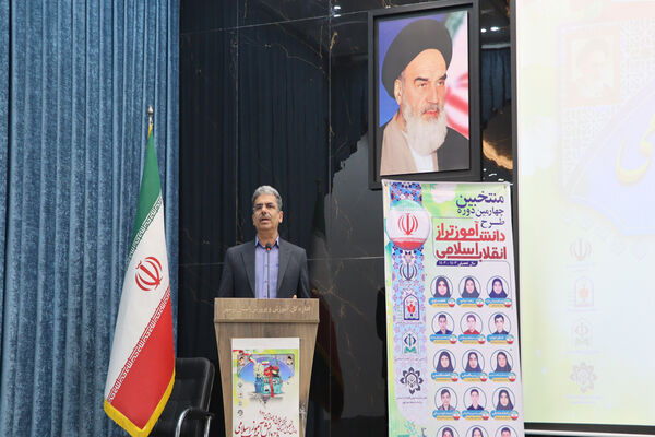 تجلیل از دانش‌آموزان تراز انقلاب اسلامی استان بوشهر