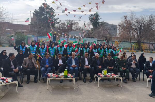طنین گلبانگ انقلاب در دبیرستان شبانه روزی همای رحمت شهرستان سرخس