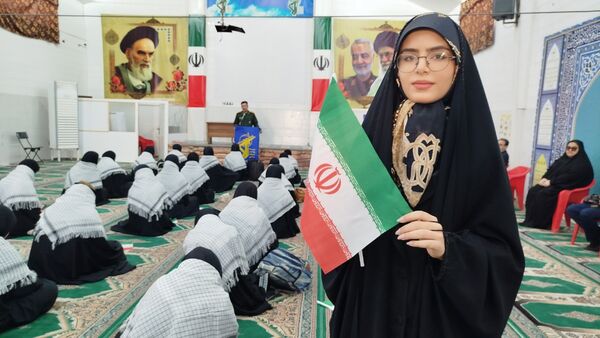 اعزام ۴۰ دانش‌آموز دختر لنده‌ای به مناطق عملیاتی جنوب کشور