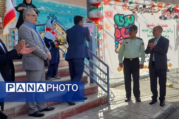 زنگ جشن شکوفه‌ها در مدرسه «آیین روشن» شهریار نواخته شد