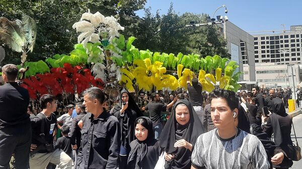 جاماندگان اربعین حسینی در مسیر حرم مطهر امام مهربانی