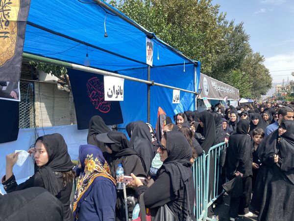 استقبال دلدادگان اباعبدالله الحسین (ع) از پیاده‌روی جاماندگان اربعین حسینی‌ 