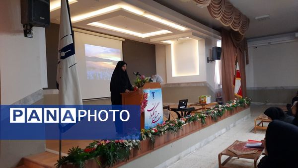 اولین جلسه انتخابات اعضای انجمن اولیا و مربیان در دبیرستان نمونه دولتی مهشید مصلی نژاد