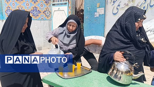 توزیع شربت و شیرینی به مناسبت میلاد پیامبر اسلام (ص) 