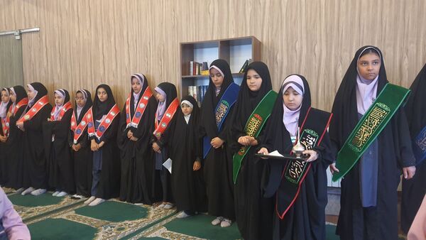 بزرگداشت شهدای خدمت در دبستان دخترانه شاهد تحقیقی ناحیه ۶