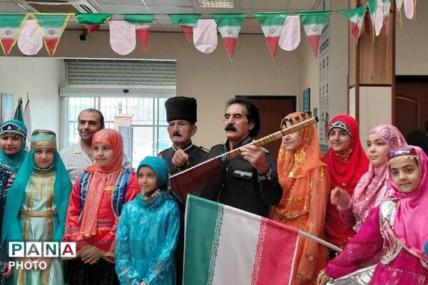 از عطر غذاهای سنتی تا رنگین‌کمان اقوام ایران در دبستان هدی