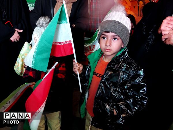 هم‌قدم با کودکان پایِ کارِ ایران