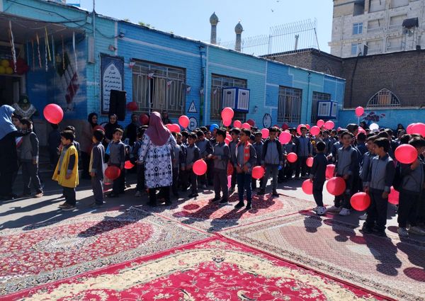 برگزاری جشن و تقدیر از معلمان در دبستان امامت یک