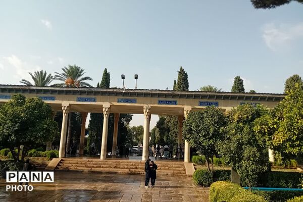 رویش شکوفه‌های هنر در جوار آرامگاه حافظ شیرازی
