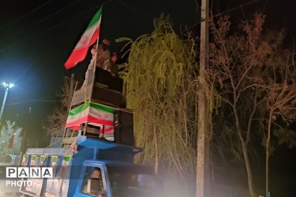 حضور پرشور مردم در کاروان خودرویی از بلوار حسینیه شهدا تا گلزار شهدای شهر بار