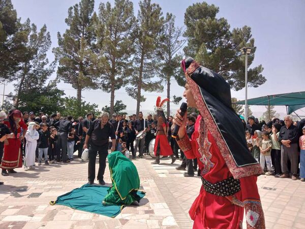 تعزیه‌خوانی اباعبدالله الحسین در روز عاشورای حسینی در روستای نقاب