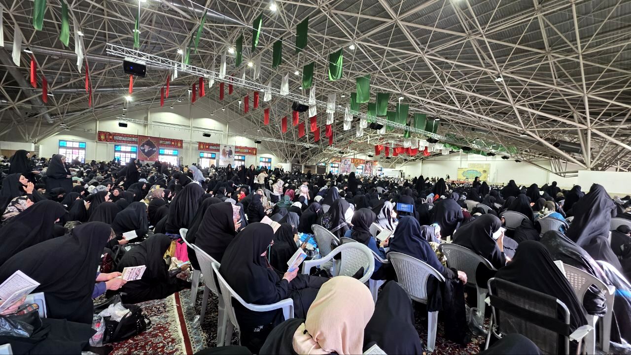 اصفهان غروب عرفه را با عطر دعا نفس کشید