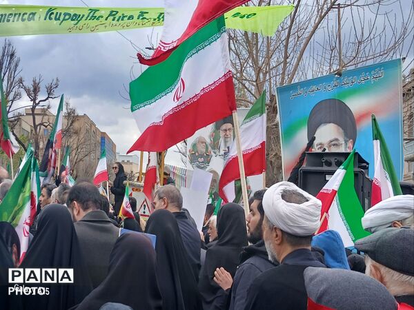 در فراق رهبر شهیدمان به میدان آمدیم 