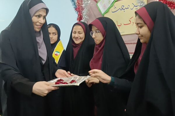 جشن عید مبعث پیامبر اکرم (ص) در دبیرستان مهر 