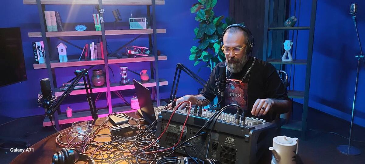 «ساعت ۲۵» روی آنتن شبکه رادیویی و تلویزیونی تهران 