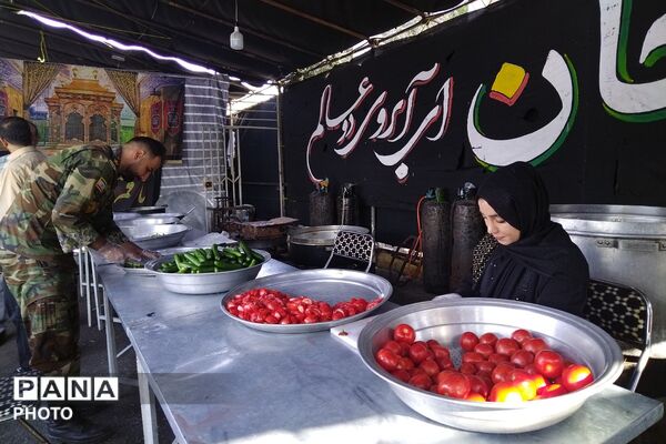 سعادت میزبانی فرهنگیان چهاردانگه از زائران اربعین حسینی