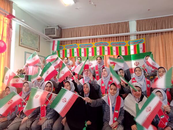 برنامه های فجر انقلاب در آموزشگاه بنیاد۱۵ خرداد ابرکوه