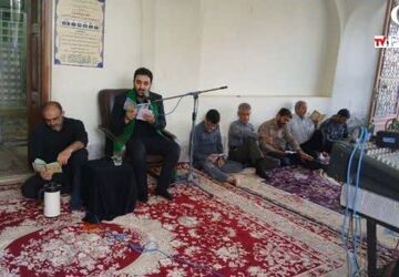 زمزمه عاشقانه دعای عرفه در روستای صرم قم