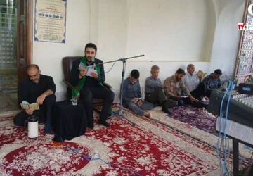 زمزمه عاشقانه دعای عرفه در روستای صرم قم