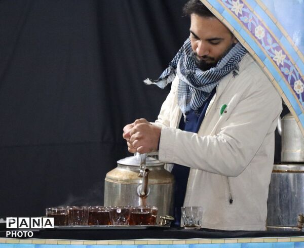 پرچمی که زمین نگذاشتند