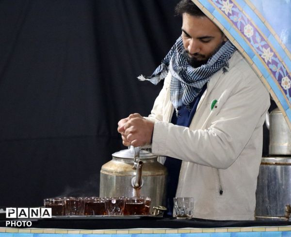 پرچمی که زمین نگذاشتند