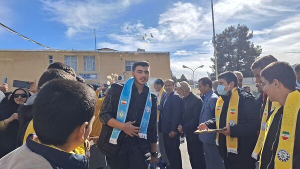 بدرقه دانش‌آموزان پسر عمره‌گذار کهگیلویه و بویراحمد 