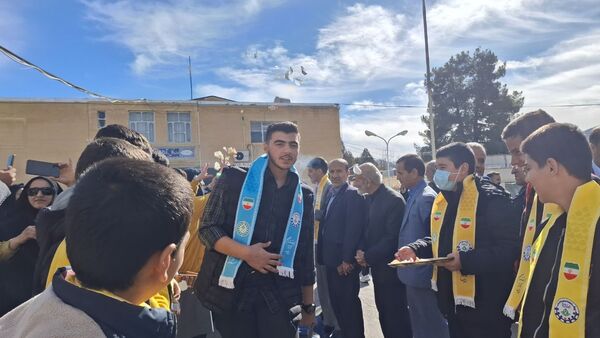 بدرقه دانش‌آموزان پسر عمره‌گذار کهگیلویه و بویراحمد 