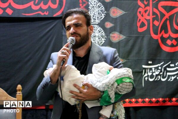 تجدید پیمان مادران قرچکی با آرمان‌های عاشورا در مراسم شیرخوارگان حسینی