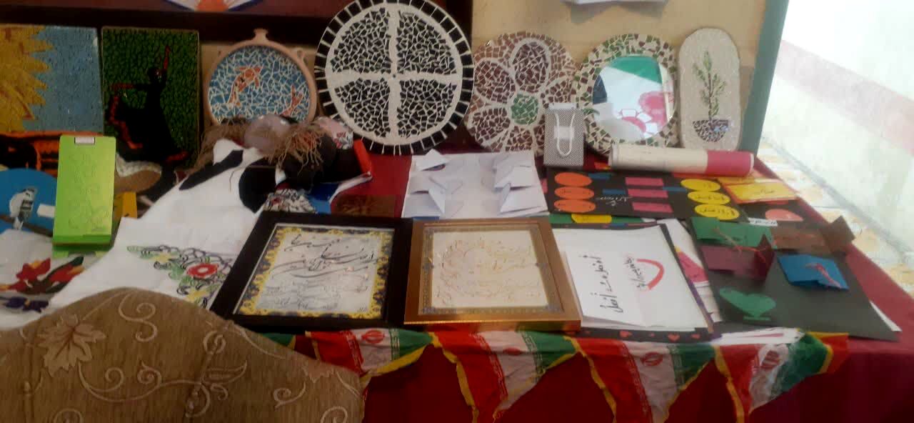 نمایشگاه صنایع دستی و بازارچه‌ای با هدف حمایت از تولیدات داخلی در فیروز آباد 