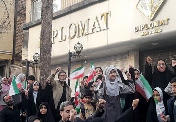 دانش آموزان هم به میدان آمدند