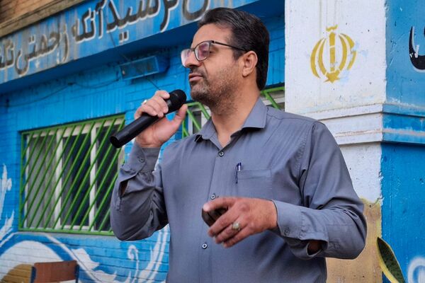 تجلیل دبیرستان شهید قمی از پدران مسئول در نیروی انتظامی و آتش‌نشانی
