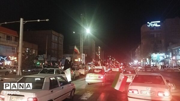 نیشابوری ها تا پایان جنگ  به  بلوار فضل با پرچم ایران  می آیند 