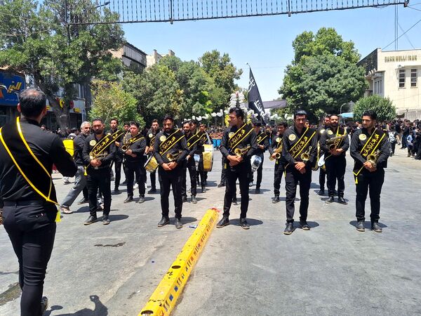 عزاداری ظهر  عاشورا در خیابان‌های شهر نیشابور 