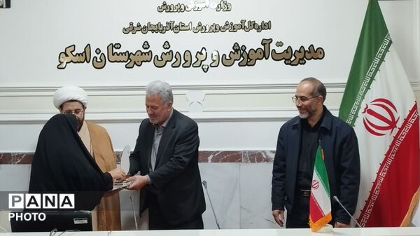 تجلیل از خادمان ساحت قرآن و عترت در آموزش و پرورش شهرستان اسکو