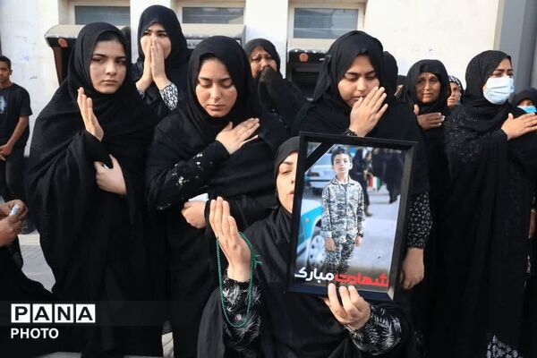 بدرقه ۱۶۸ دانش‌آموز شهید در عزای عمومی هرمزگان