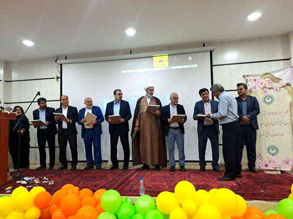  تجلیل از مدیران، مربیان و دانش‌آموزان پیشتاز شهرستان عسلویه