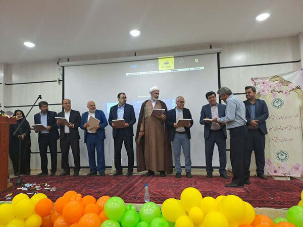  تجلیل از مدیران، مربیان و دانش‌آموزان پیشتاز شهرستان عسلویه