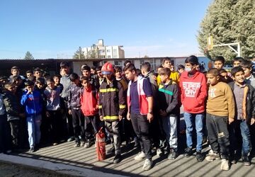 زنگ ایمنی در مدرسه شهید باهنر لردگان به صدا درآمد